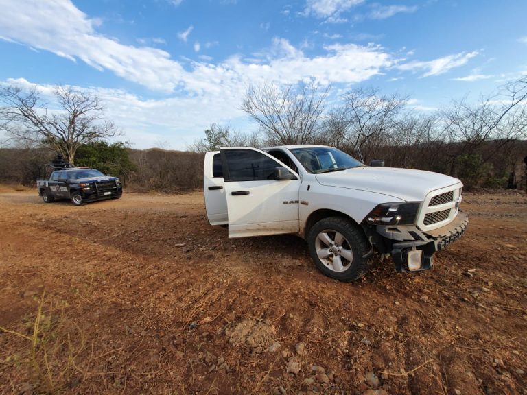 En operativo al norte de Culiacán autoridades aseguran vehículo con reporte de robo