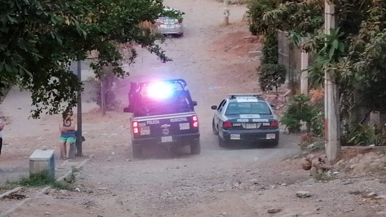 Lo balean en su domicilio de la López Mateos