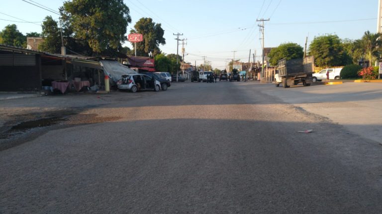 Trasladaban dos muertos, se enfrentan con militares en la Obregón