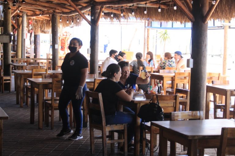 Palomea Navolato primer día de apertura en Altata