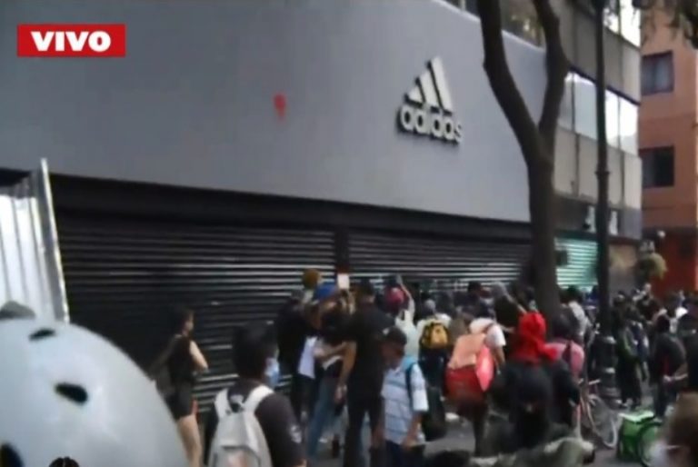 Marcha en CDMX… con saqueos y pintas