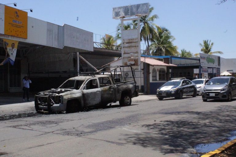 Se incendia patrulla en Las Quintas