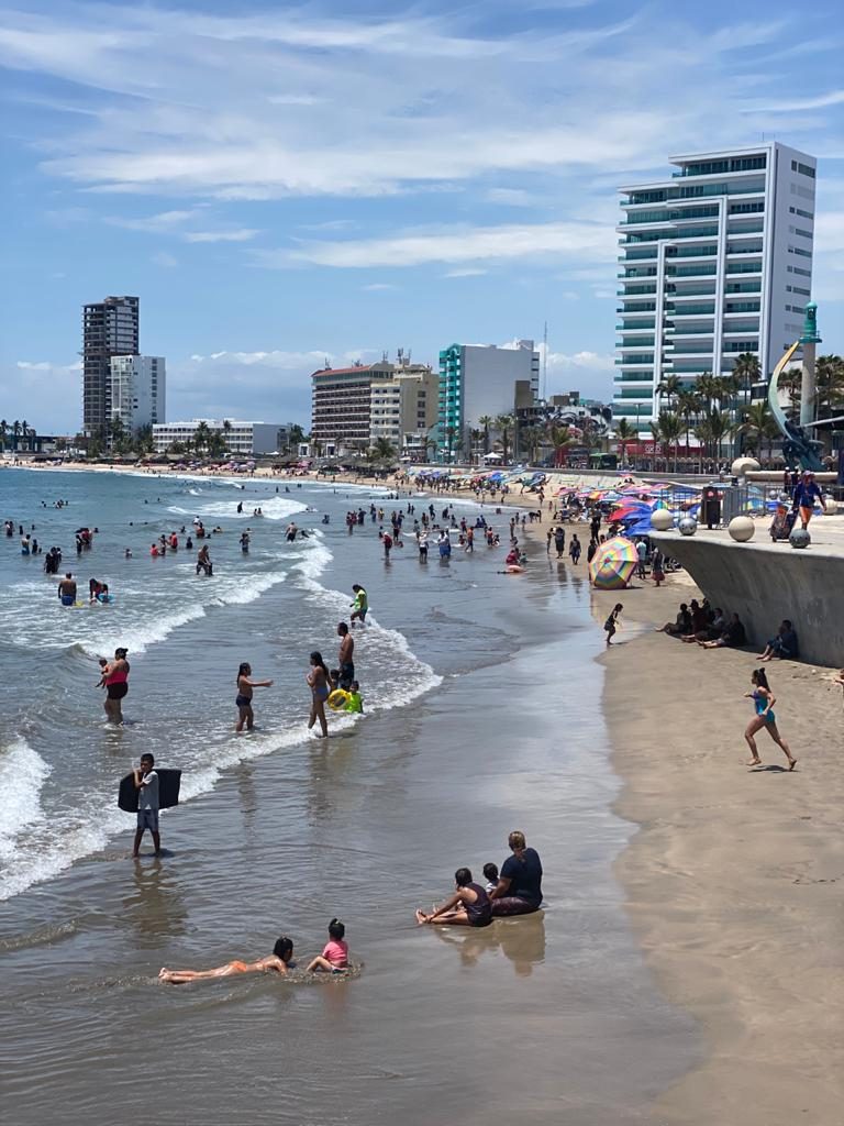 ¡Al límite! Cierra Mazatlán 6 playas este domingo