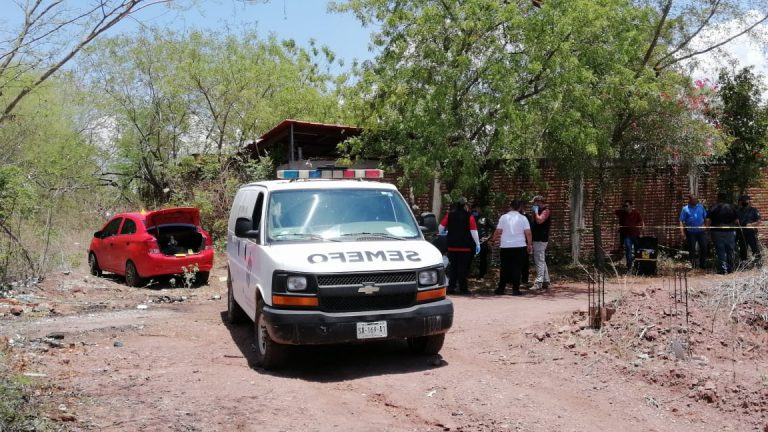 Encuentran un muerto en la cajuela de un auto en Santa Fe