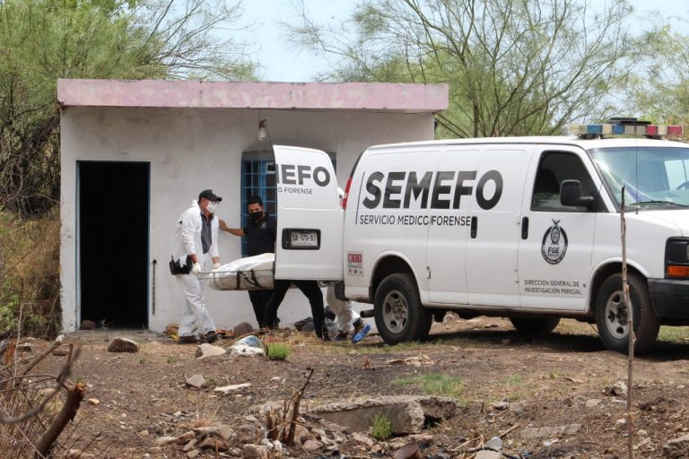 En su casa lo hallan muerto a puñaladas