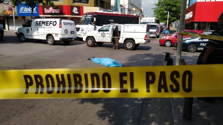 Muere anciano atropellado por urbano en el Centro de Culiacán