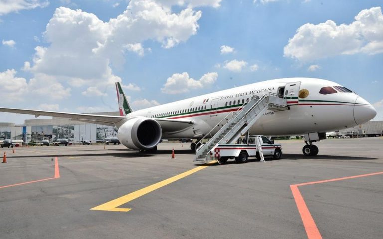 Aterriza avión presidencial en México