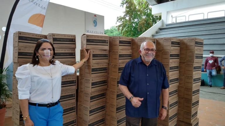 Beca Mazatlán a niños de padres fallecidos por COVID-19