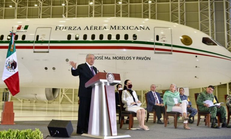 Exhibe AMLO avión presidencial; costó $408.4 millones en giras