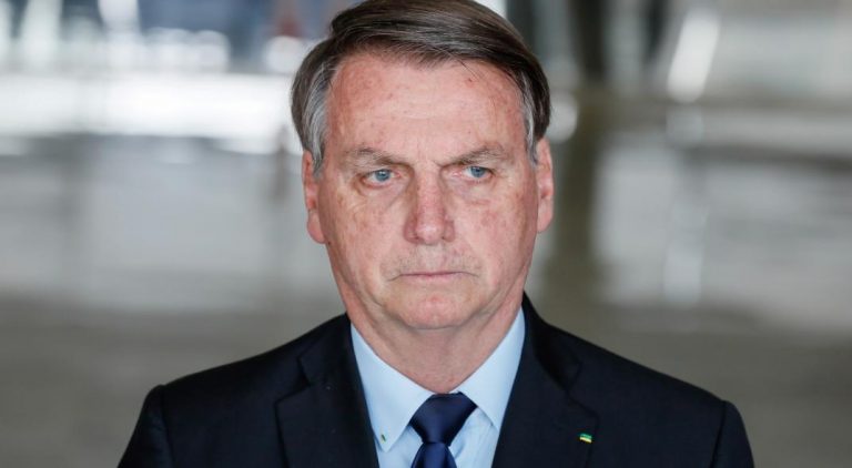 El presidente de Brasil da positivo por COVID-19