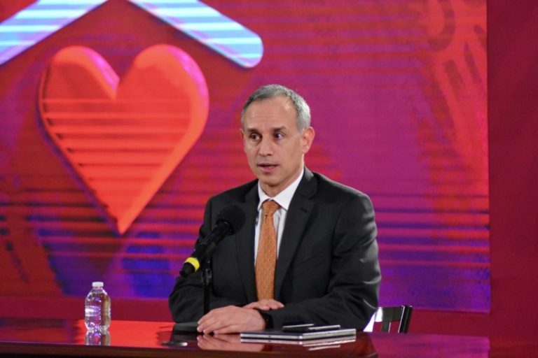 México rebasa los 300 mil casos de COVID-19