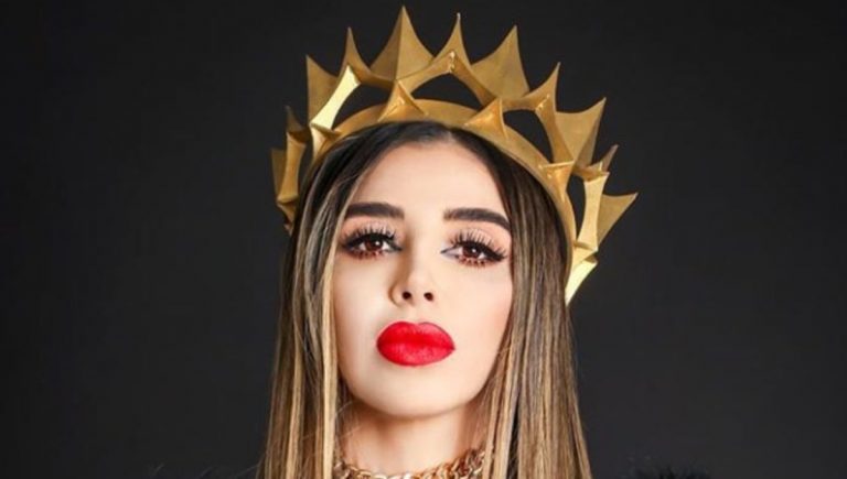 Emma Coronel celebra su cumpleaños con corona