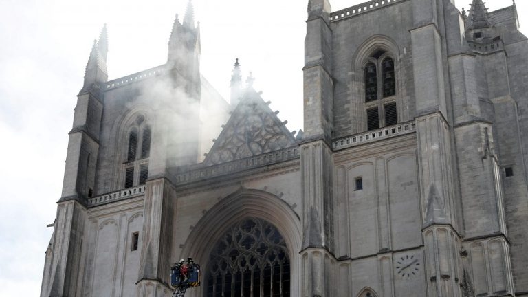 Incendio en la catedral de Nantes fue provocado por criminales