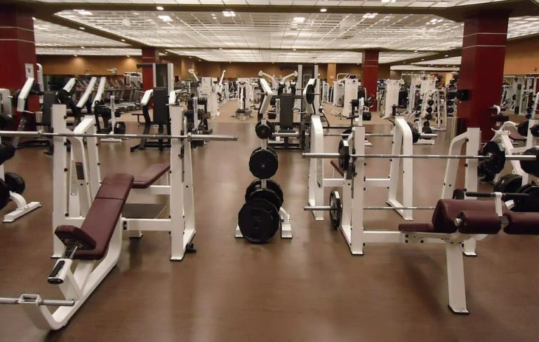 Gym y meterse a un bar, el riesgo máximo por COVID-19