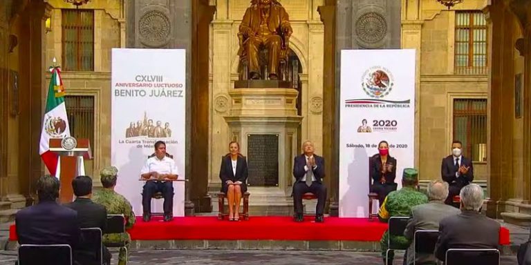 Conmemoran a Benito Juárez; lo comparan con la 4T