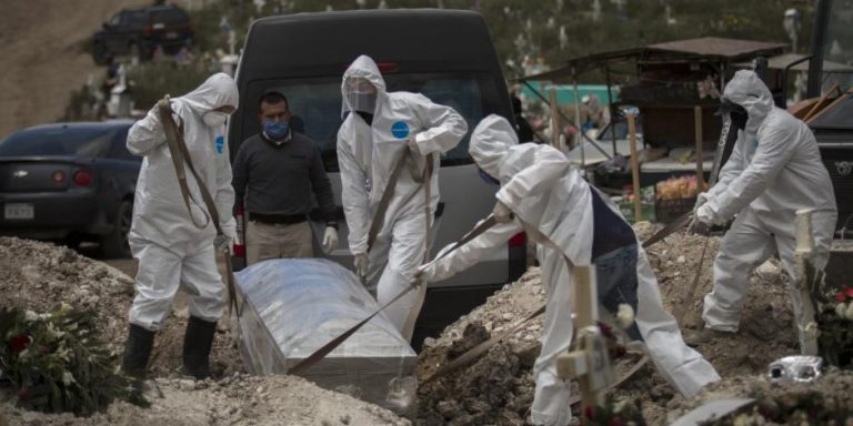 México suma 895 muertes por COVID-19 en 24 horas