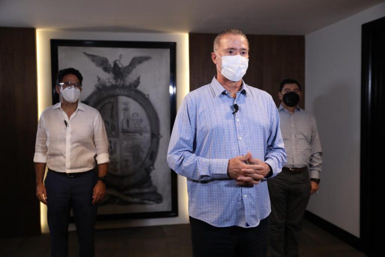 Por orden alfabético entregarán uniformes y útiles escolares