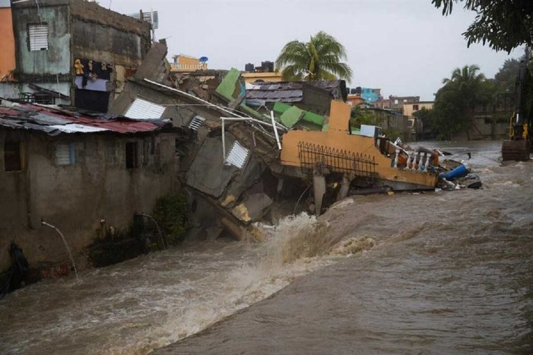‘Marco’ se convierte en huracán y ‘Laura’ continúa su avance