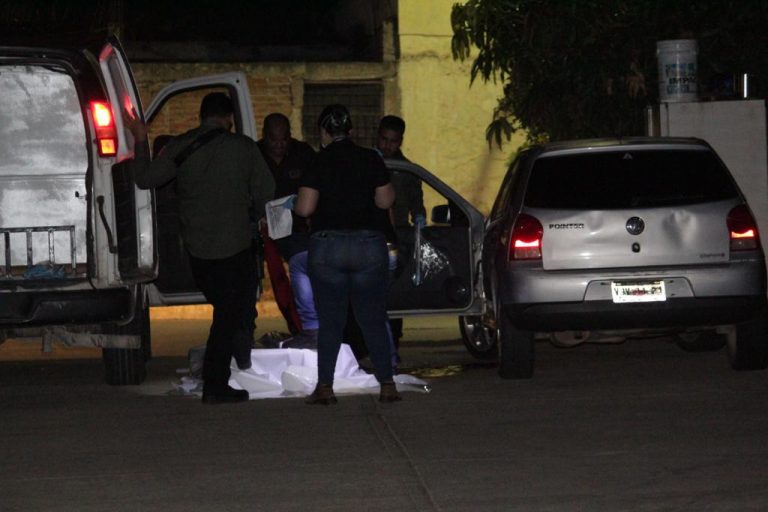 Lo ejecutan a metros de su casa en la Salvador Alvarado