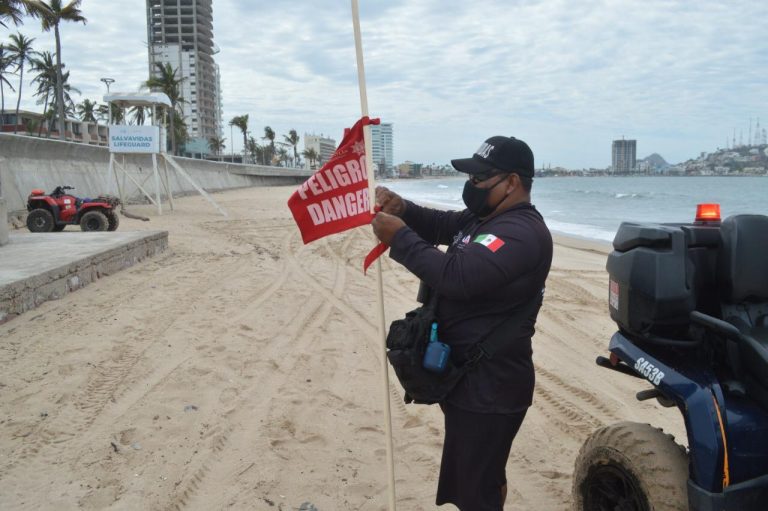 Cierran Mazatlán por mal tiempo