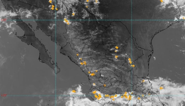 Sacuden rayos zona serrana de Sinaloa