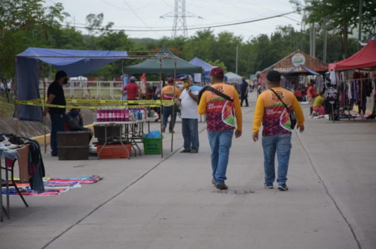 Reanuda actividad primer tianguis en Culiacán