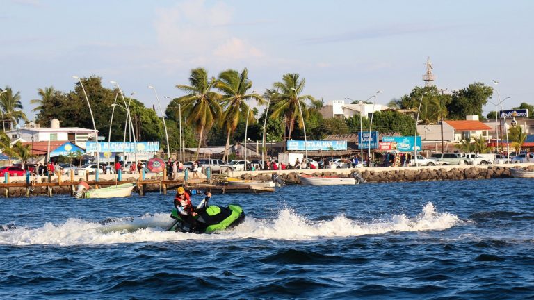 Día soleado, Altata abierto a la navegación