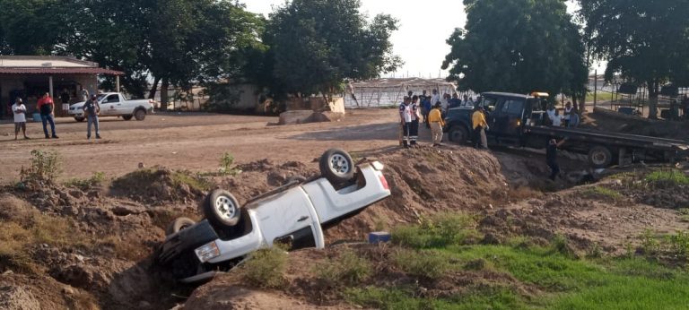 Fallece joven tras volcadura en el 17, Navolato