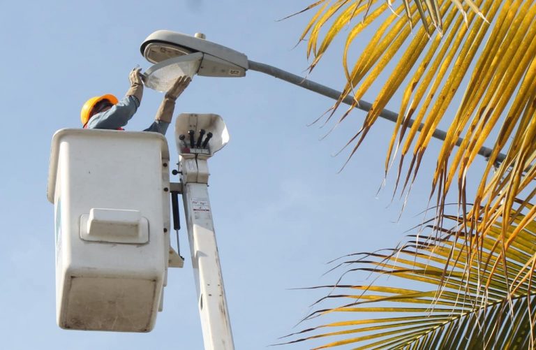 Presume Mazatlán alumbrado al 90%