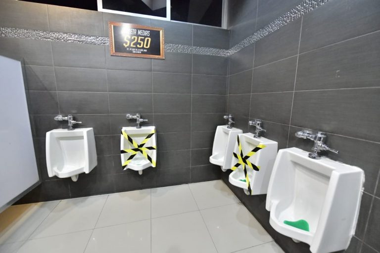 Verifica Mazatlán distancia y normas en antros y bares