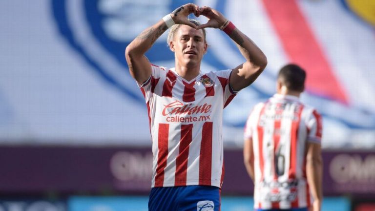 Chivas gana en el debut de Vucetich