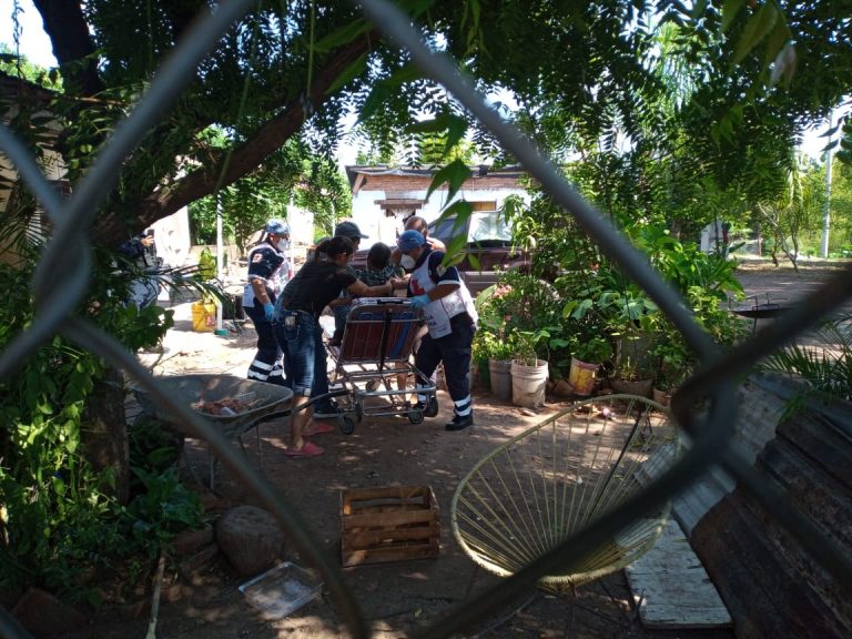 Se conectaba a línea eléctrica, recibió una descarga