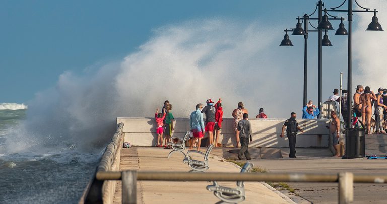 Inicia costa de Texas evacuación por huracán ‘Laura’