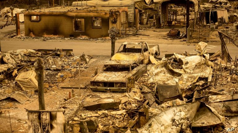 Al menos 6 muertos por incendios en California
