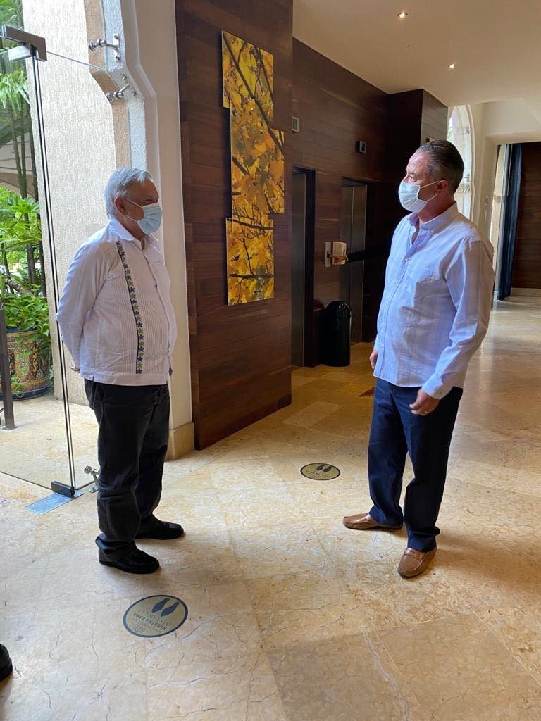 Da Quirino la bienvenida a AMLO en Culiacán