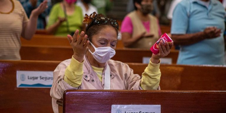 Roza México las 50 mil muertes por COVID-19