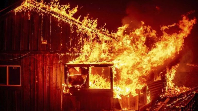 Deja incendio 10 muertos al norte de California