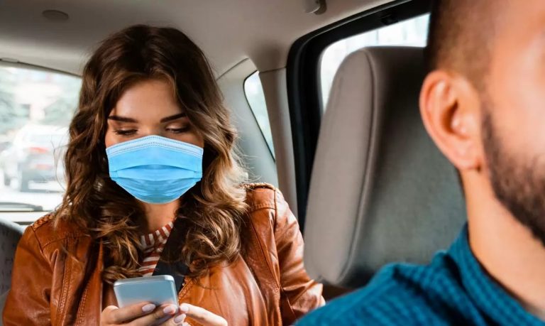 ¿Selfies con cubrebocas? Uber te exigirá una para que puedas realizar tus viajes