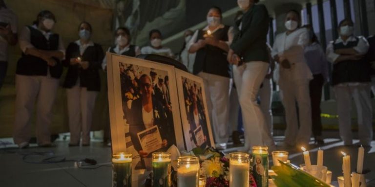 México, el país con más personal médico muerto por COVID-19 en el mundo: AI