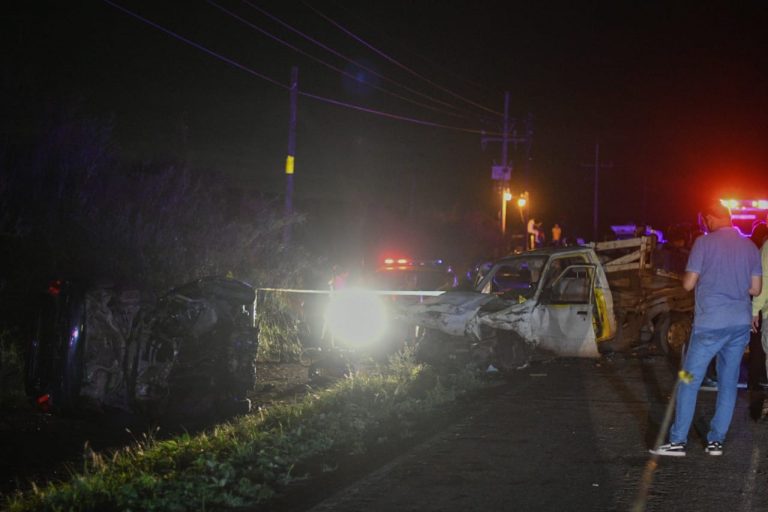 Dos muertos y un herido tras accidente en Navolato