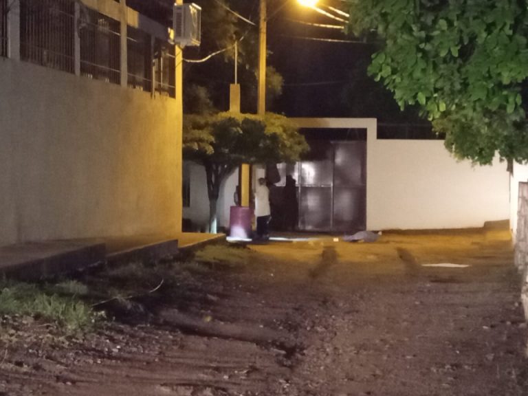 Ejecutan con AR-15 a hombre en La Lima
