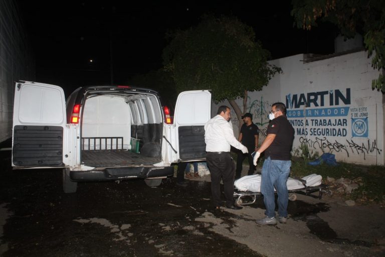 Envuelto en una colcha hallan cadáver en Finisterra