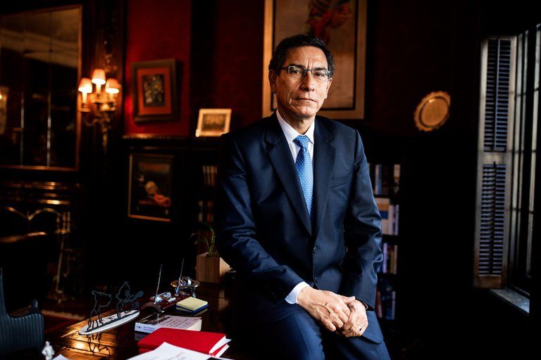 Congreso de Perú rechaza destitución del presidente Vizcarra
