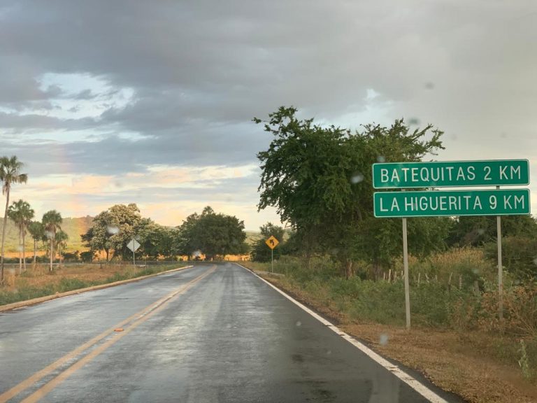 Siguen apagones en Batequitas; llevan dos noches sin luz