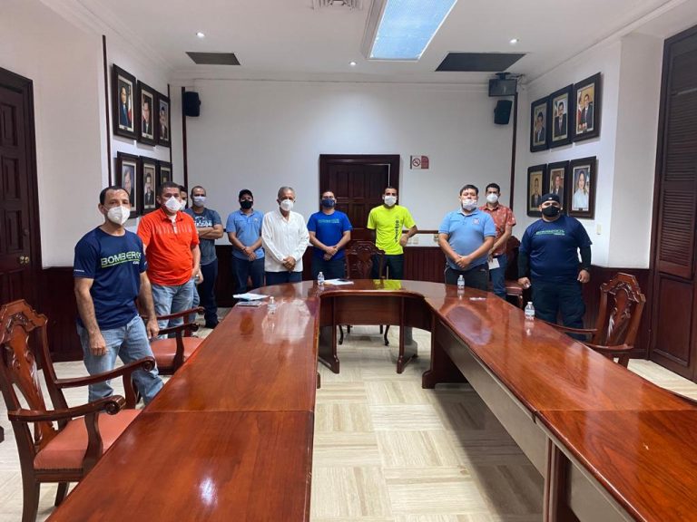 Acuerdan bomberos y alcalde conformar nuevo patronato