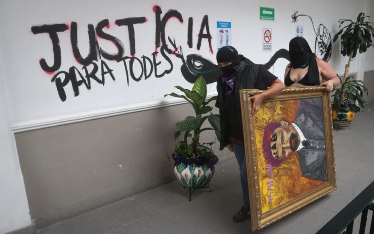 No es un plantón, es una toma: manifestante en CNDH