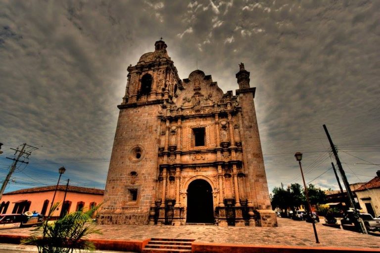 Muebleros de hace 80 años y su reactivación económica