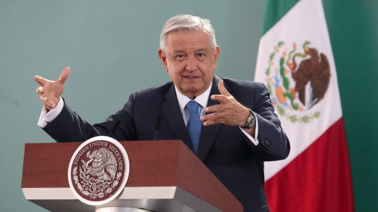 Llega AMLO a informe con 59% de aprobación