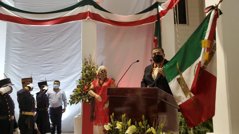 Da Navolato Grito y aplausos por víctimas del COVID-19