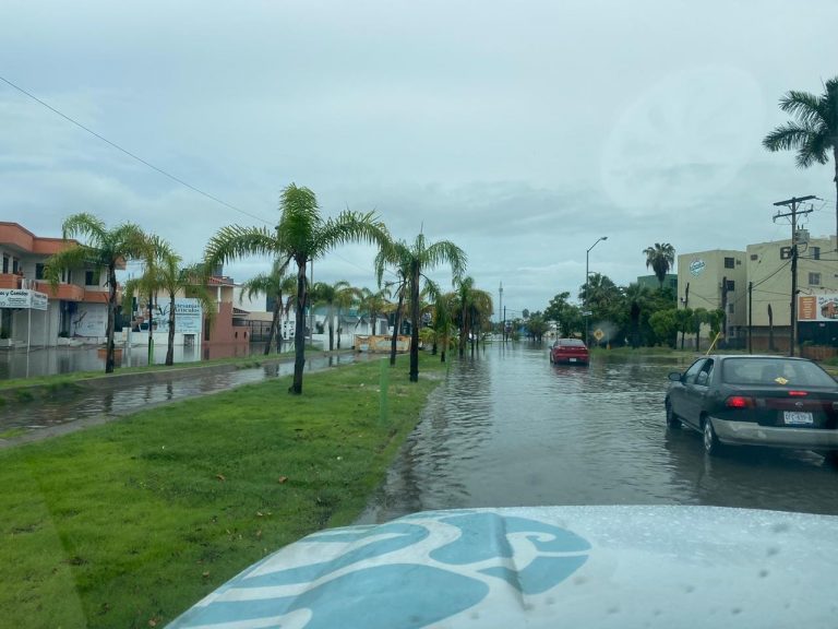Provocan lluvias encharcamientos en Mazatlán